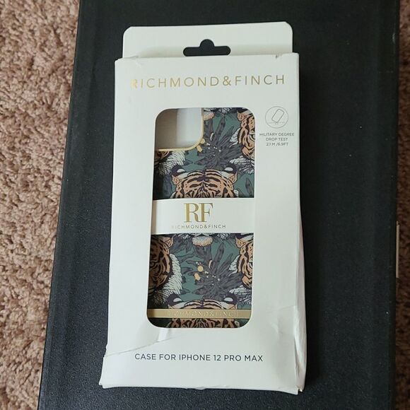 NWT Richmond & Finch Tiger iPhone 12 Pro Max Case - Picture 2 of 2